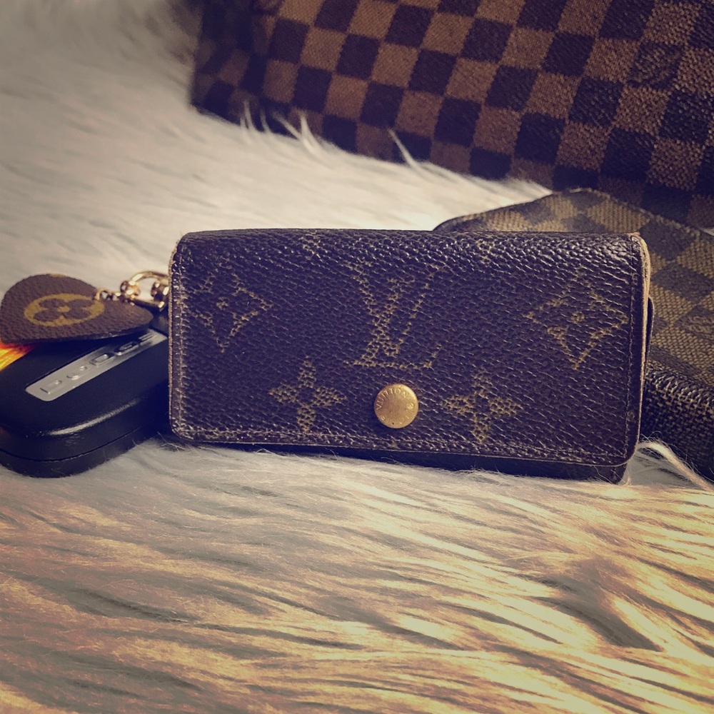 AUTH Louis Vuitton 4-Key Holder TH1001